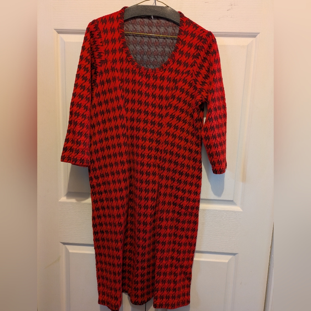 3 for $30 Red and Black Houndstooth Jacquard Midi Dress With Pockets EUC